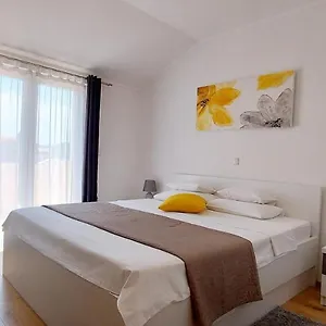 https://apartments-marijana-rab-51280.primorje-gorskikotar.com